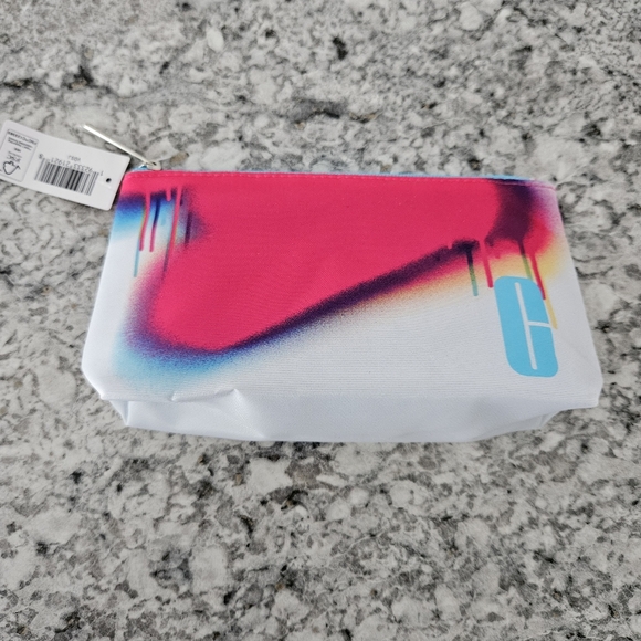 Clinique Eyeliner, Mascara, Lip Gloss and Bag Bundle - Picture 5 of 6